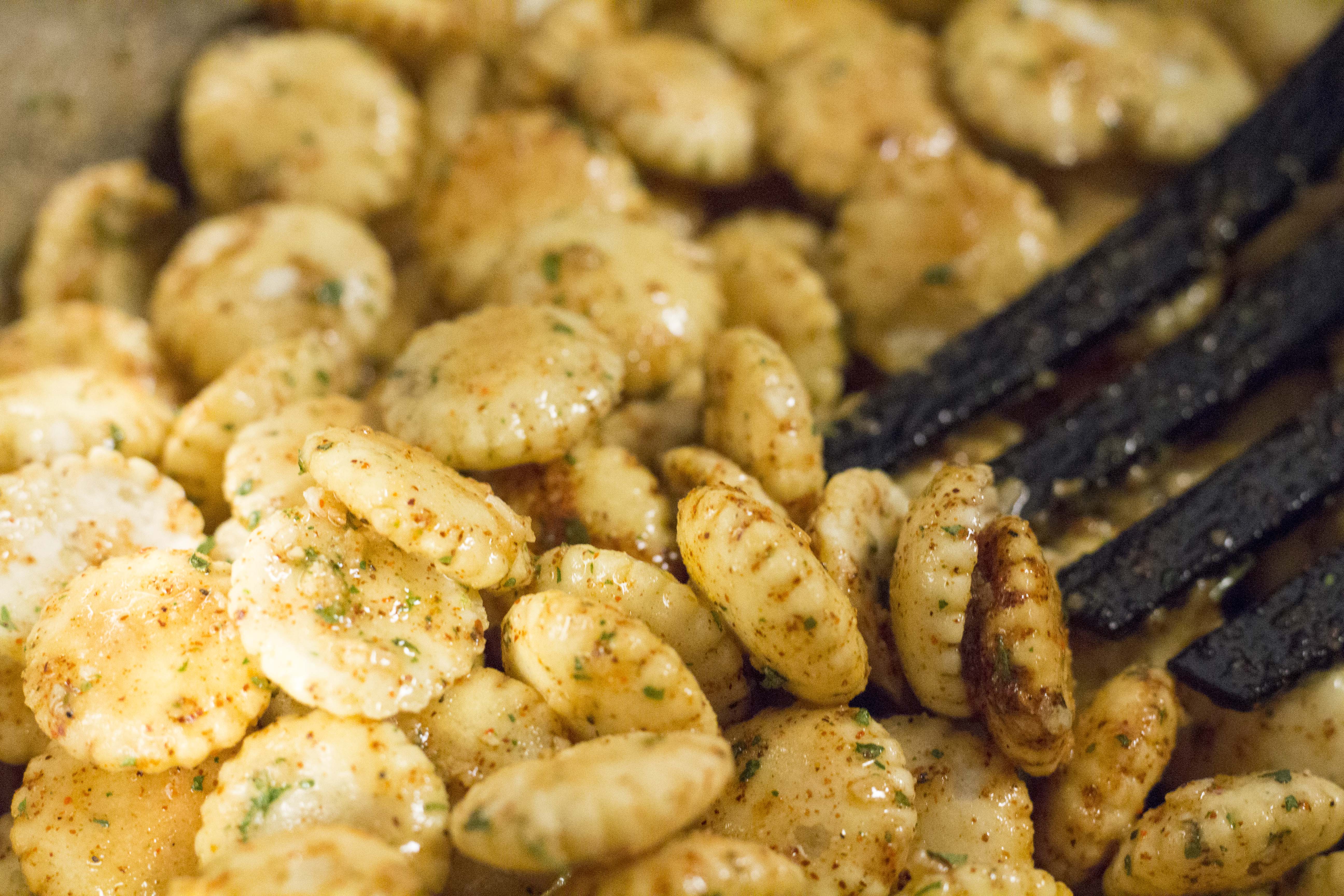 spicy oyster crackers