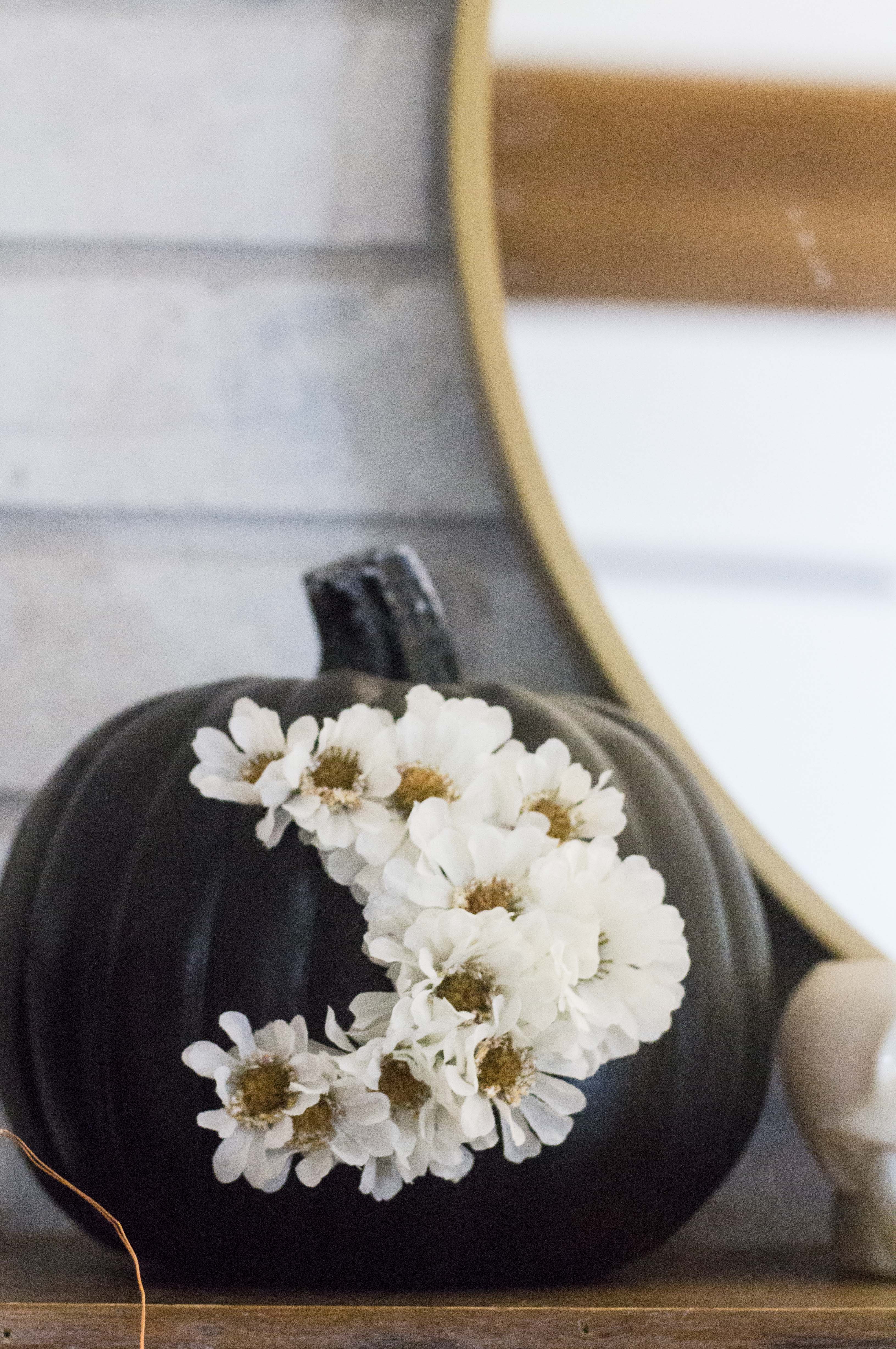 Decorate your pumpkin with flowers this autumn